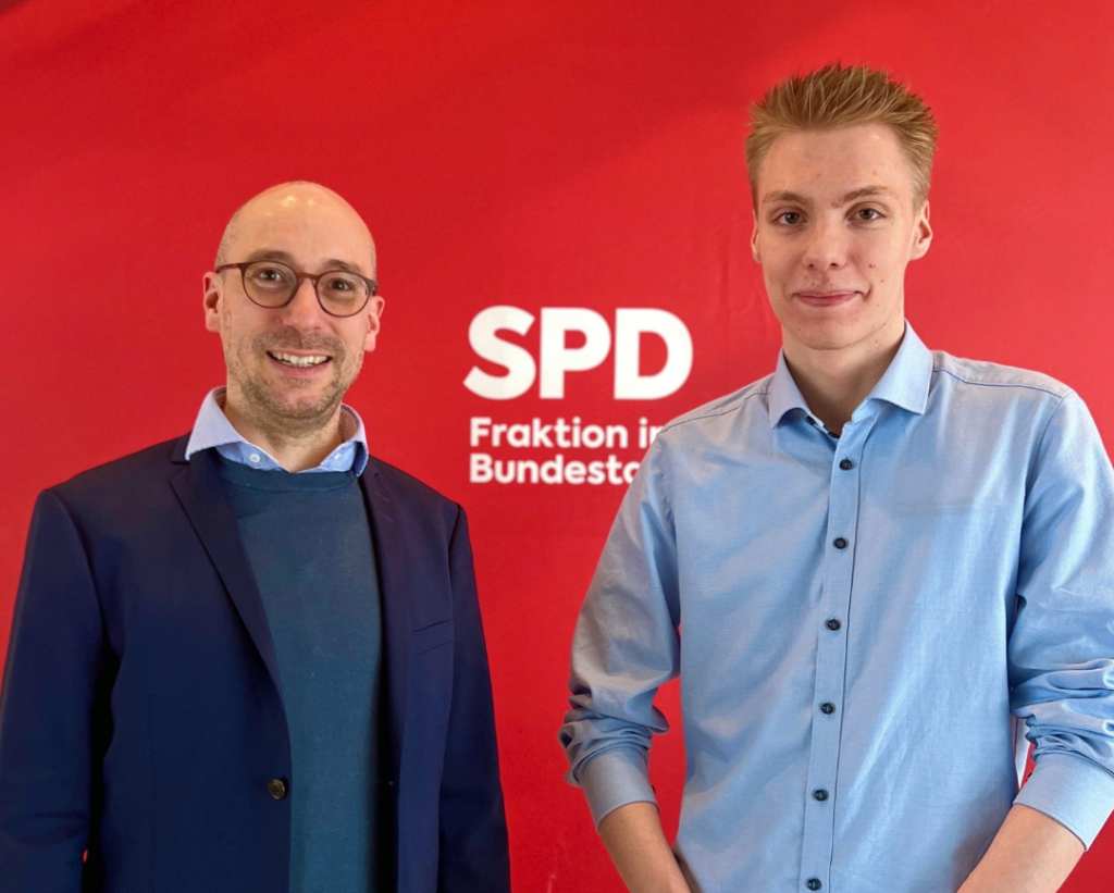 Ruppert Stüwe mit Praktikant Matthis