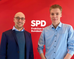 Ruppert Stüwe mit Praktikant Matthis